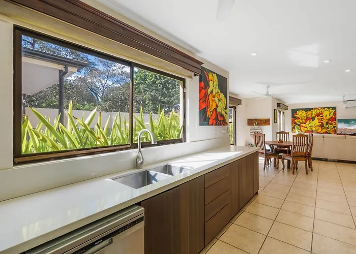 Apartment Elegant Surfside Retreat With Private Pool Spacious Outdoor Patio & Walkable Access *