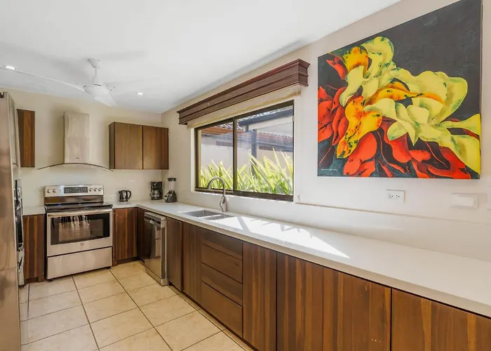 Elegant Surfside Retreat With Private Pool Spacious Outdoor Patio & Walkable Access Apartment *