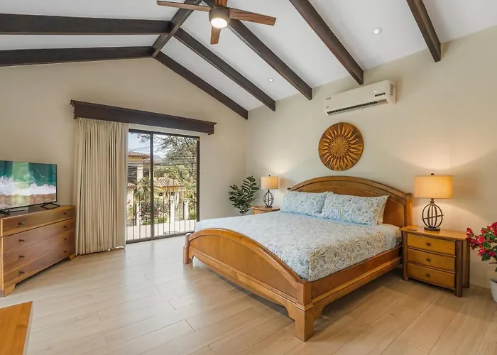 Elegant Surfside Retreat With Private Pool Spacious Outdoor Patio & Walkable Access Potrero (Guanacaste)