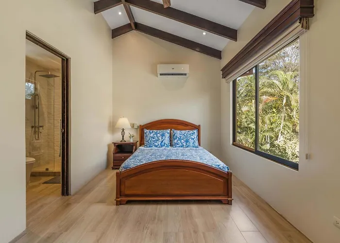 Elegant Surfside Retreat With Private Pool Spacious Outdoor Patio & Walkable Access Apartment *