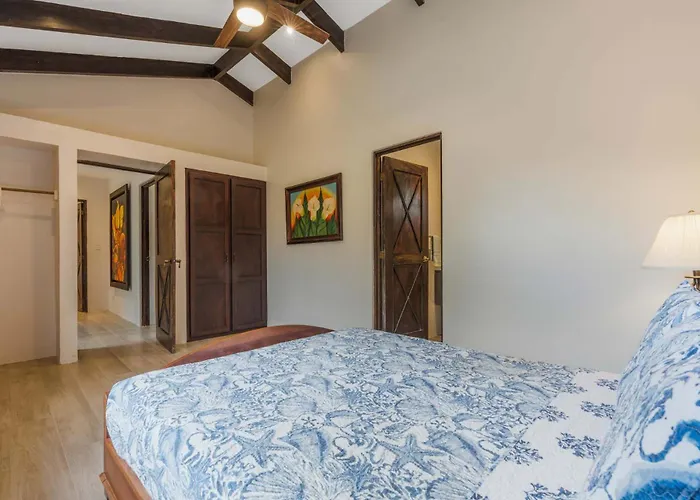 Apartment Elegant Surfside Retreat With Private Pool Spacious Outdoor Patio & Walkable Access Potrero (Guanacaste)