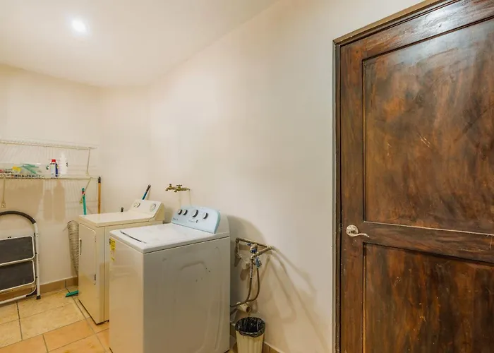 Apartment Elegant Surfside Retreat With Private Pool Spacious Outdoor Patio & Walkable Access Potrero (Guanacaste)