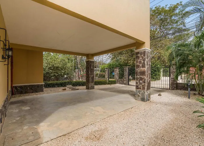 Elegant Surfside Retreat With Private Pool Spacious Outdoor Patio & Walkable Access Apartment *